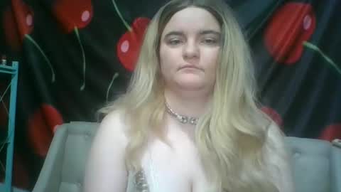 6redhotbunnie9 online show from 11.18.25