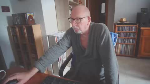 Snapshot of 7thsojourn chatting on 10.14.25  Papi  online show from 10.14.25