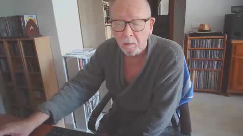 Snapshot of 7thsojourn chatting on 10.20.25  Papi  online show from 10.20.25