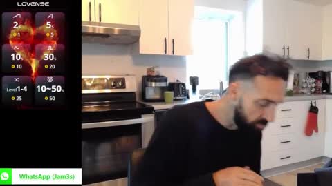 Snapshot of 8james5 chatting on 09.12.25 8james5 online show from 09.12.25