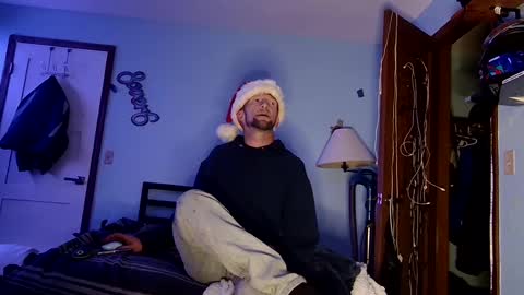 Snapshot of 9_25 chatting on 12.25.24 8over6 online show from 12.25.24