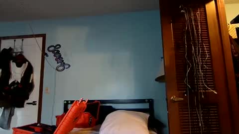 Snapshot of 9_25 chatting on 02.15.25 8over6 online show from 02.15.25