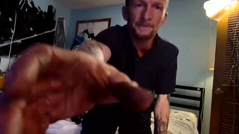 Snapshot of 9_25 chatting on 03.11.25 8over6 online show from 03.11.25