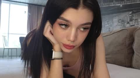 Snapshot of 9west chatting on 10.10.25 KARINA online show from 10.10.25