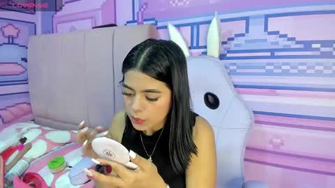 Snapshot of _18alice chatting on 10.29.25 Alice online show from 10.29.25