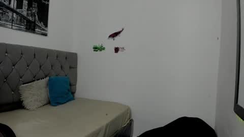 Snapshot of _1dereck chatting on 04.09.26 DERECK online show from 04.09.26