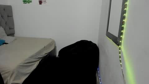 Snapshot of _1dereck chatting on 04.14.26 DERECK online show from 04.14.26