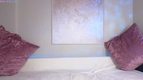 Snapshot of _a_n_n_y_ chatting on 01.13.25 Willow online show from 01.13.25