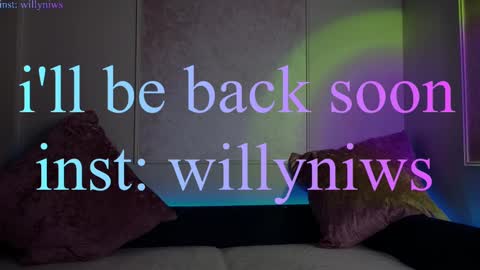 Snapshot of _a_n_n_y_ chatting on 03.10.25 Willow online show from 03.10.25