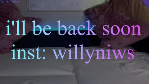 Snapshot of _a_n_n_y_ chatting on 03.11.25 Willow online show from 03.11.25