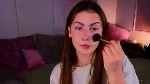 Snapshot of _a_n_n_y_ chatting on 10.20.25 Willow online show from 10.20.25