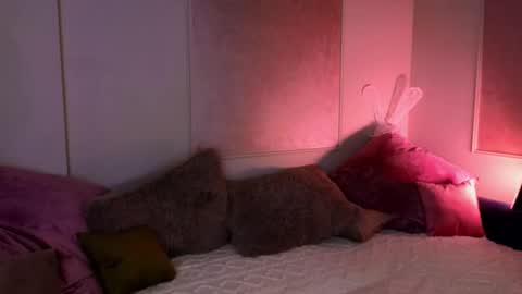 Snapshot of _a_n_n_y_ chatting on 10.25.25 Willow online show from 10.25.25