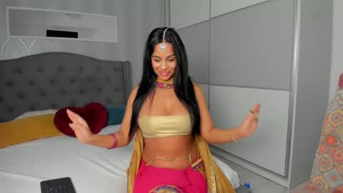 Adelle online show from 11.15.25