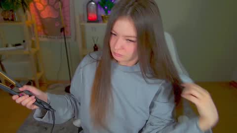 Snapshot of _aein_emy_ chatting on 01.05.25 Emy online show from 01.05.25