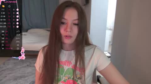 Snapshot of _aein_emy_ chatting on 10.21.25 Emy online show from 10.21.25