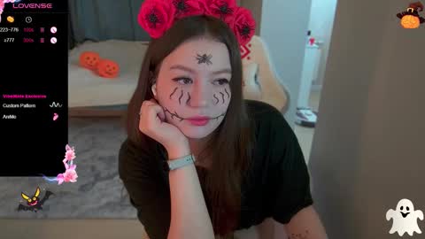 Snapshot of _aein_emy_ chatting on 10.31.25 Emy online show from 10.31.25