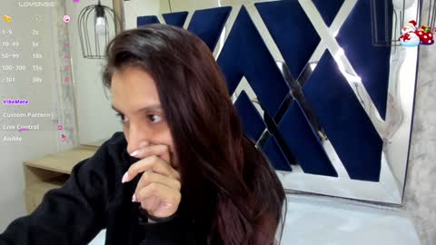 Snapshot of _alaia_collway_ chatting on 12.16.24 Alaia online show from 12.16.24