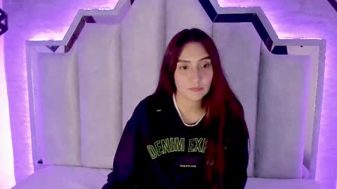 Snapshot of _alaia_collway_ chatting on 02.11.25 Alaia online show from 02.11.25