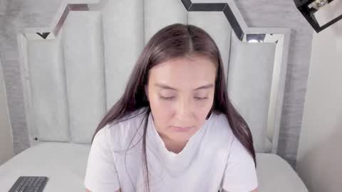 Snapshot of _alaia_collway_ chatting on 03.10.25 Alaia online show from 03.10.25