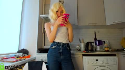 Snapshot of _alice_kitty chatting on 12.14.24 Gaylord online show from 12.14.24