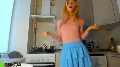 Snapshot of _alice_kitty chatting on 12.22.24 Gaylord online show from 12.22.24