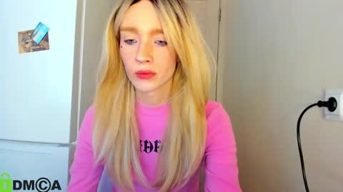 Snapshot of _alice_kitty chatting on 12.24.24 Gaylord online show from 12.24.24