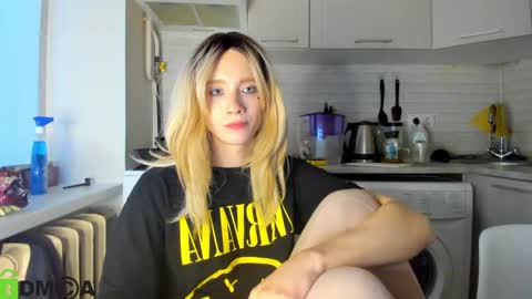 Snapshot of _alice_kitty chatting on 12.26.24 Gaylord online show from 12.26.24