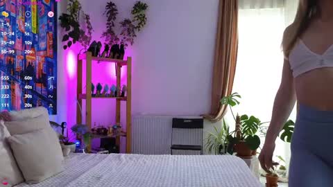 Mia online show from 04.22.26