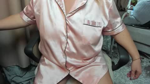 Snapshot of _alyssia_ chatting on 09.18.25 lisa online show from 09.18.25