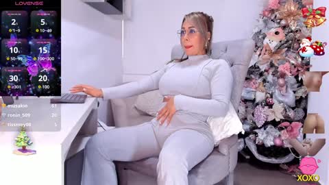 Snapshot of _ana_bolena__ chatting on 12.21.24 Ana Bolena online show from 12.21.24