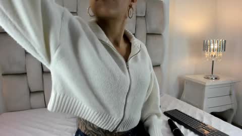 Angel Azul online show from 02.05.25