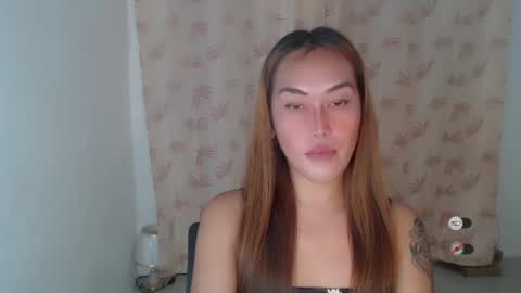 Snapshot of _angelari_ chatting on 12.02.24 Pearl online show from 12.02.24