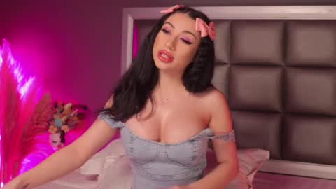 Anna online show from 02.20.25