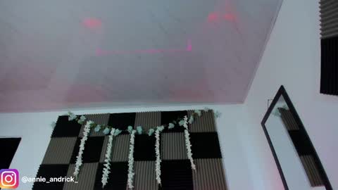 Annie Andrick online show from 04.09.26