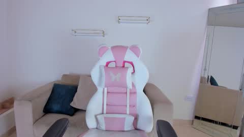    online show from 10.11.25