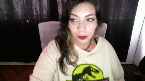 Snapshot of _ari_gato_ chatting on 10.06.25 vero online show from 10.06.25