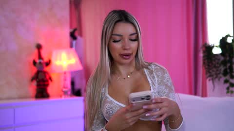 Arielle online show from 12.15.25