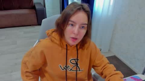Snapshot of _arina_cox__ chatting on 09.17.25 Arina online show from 09.17.25