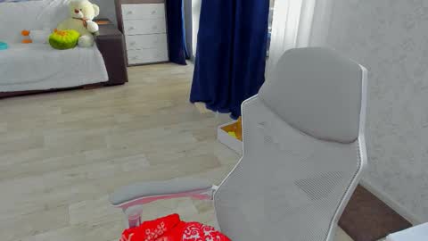 Snapshot of _arina_cox__ chatting on 10.16.25 Arina online show from 10.16.25