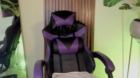 Snapshot of _artemish__ chatting on 03.03.26 online show from 03.03.26