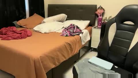 Snapshot of _ashley27 chatting on 10.14.25 Angie online show from 10.14.25