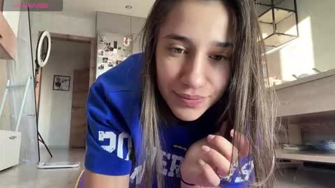 Snapshot of _aura_18 chatting on 10.09.25 _aura_18 online show from 10.09.25