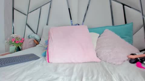 Aura online show from 11.13.25