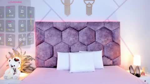 Snapshot of _aurora_collins_ chatting on 02.04.26 _aurora_collins_ online show from 02.04.26