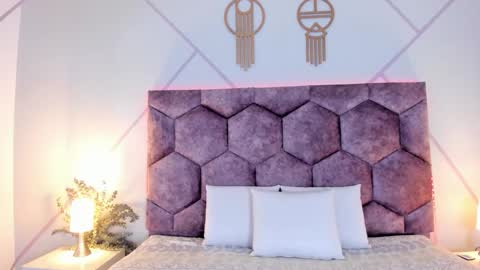 Snapshot of _aurora_collins_ chatting on 02.17.26 _aurora_collins_ online show from 02.17.26