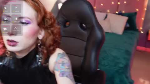 Snapshot of _beck_art_ chatting on 10.15.25 Sofia online show from 10.15.25