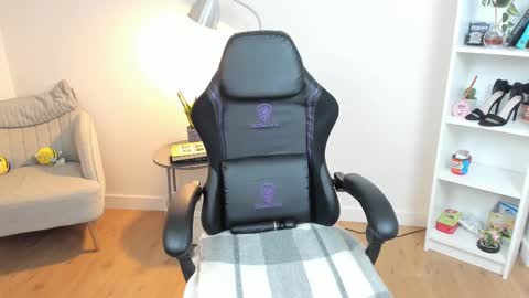 Bella Evans online show from 03.03.25