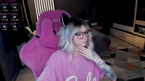 Olivia Subscribe to my Fansly -   online show from 04.10.26