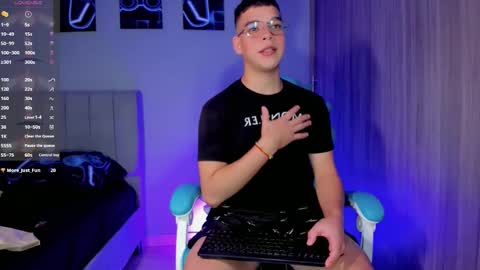 Snapshot of _blake_boy chatting on 10.10.25 _blake_boy online show from 10.10.25