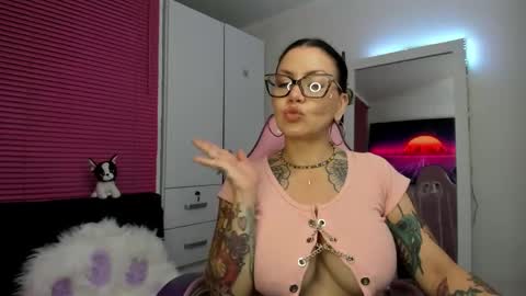 Snapshot of _bonnieray chatting on 03.06.25 Bonnie online show from 03.06.25